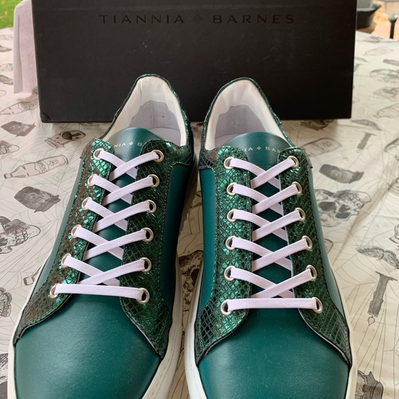 TIANNIA BARNES imptd from Italy, designer Green/metallic green leather trainers - Picture 3 of 7
